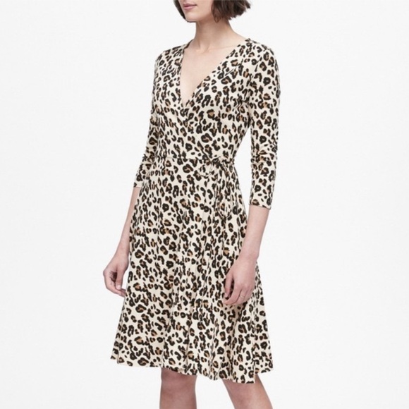 Banana Republic leopard wrap dress - Picture 2 of 8